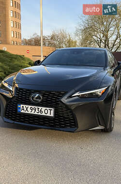 Седан Lexus IS 2021 в 