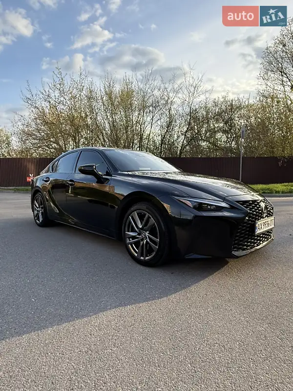 Lexus IS 2021