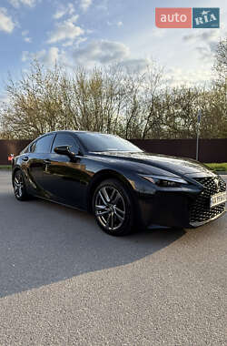 Lexus IS 2021
