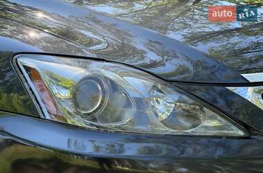 Седан Lexus IS 2012 в 