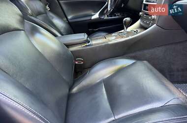 Седан Lexus IS 2012 в 