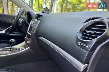 Седан Lexus IS 2012 в 