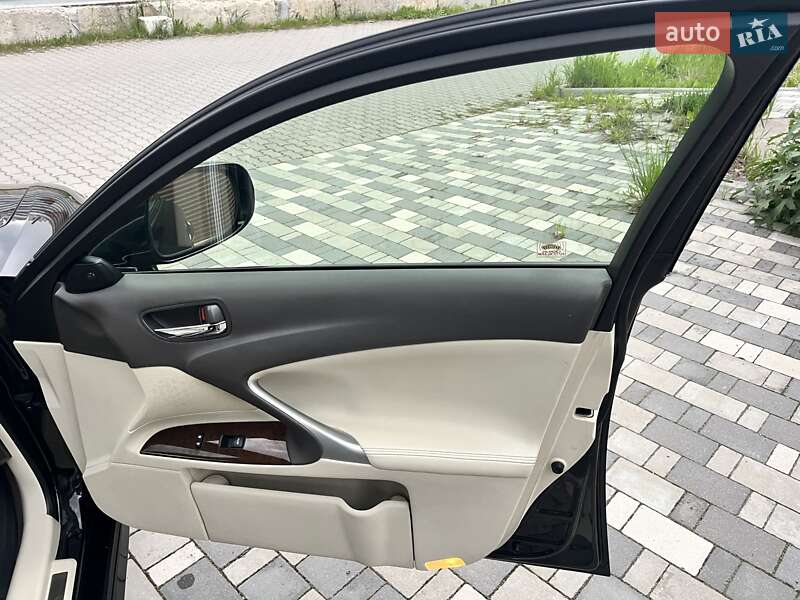 Седан Lexus IS 2011 в Хмельницком