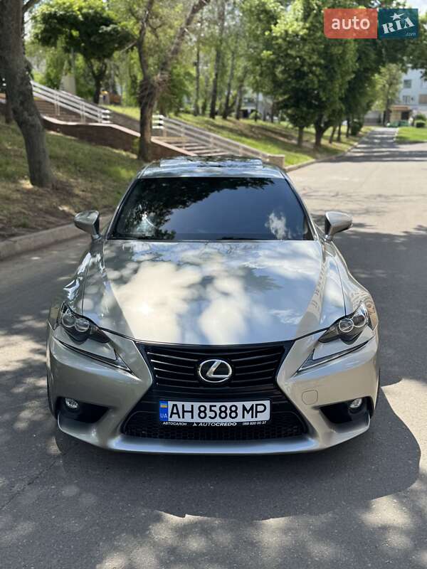 Седан Lexus IS 2015 в Краматорске