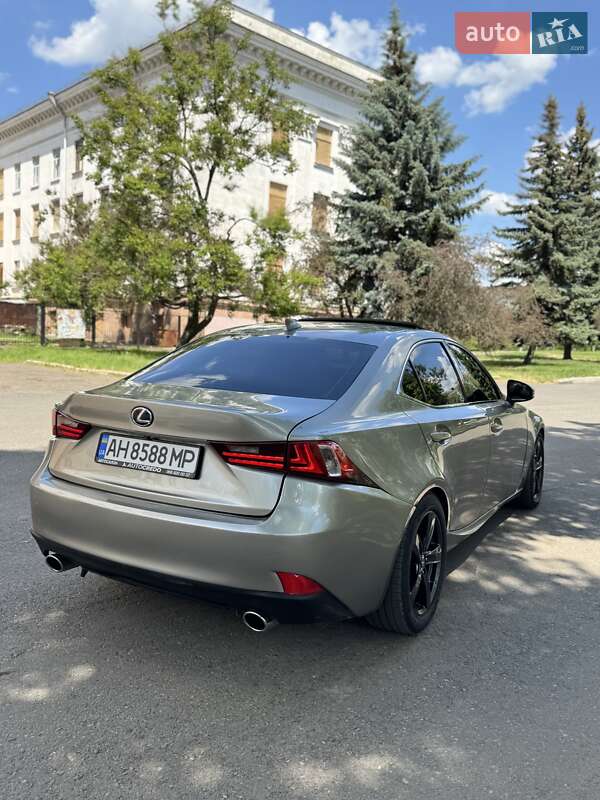Седан Lexus IS 2015 в Краматорске