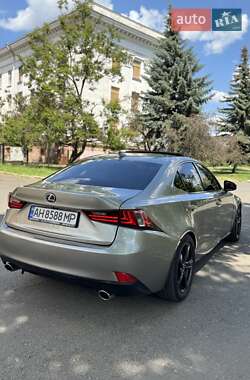 Седан Lexus IS 2015 в 