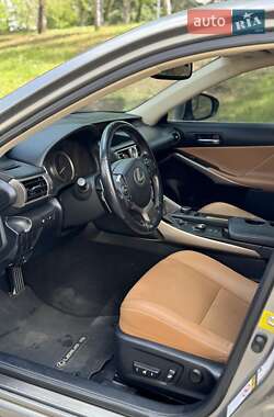 Седан Lexus IS 2015 в 