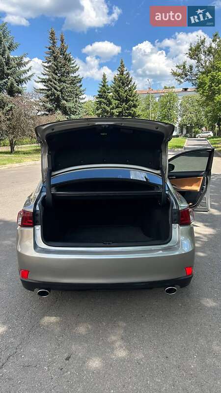 Седан Lexus IS 2015 в Краматорске