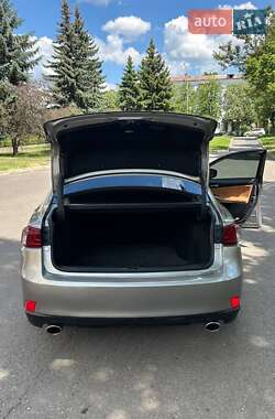 Седан Lexus IS 2015 в 