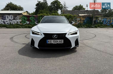 Седан Lexus IS 2021 в 