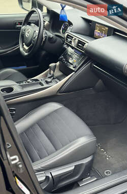 Седан Lexus IS 2014 в 
