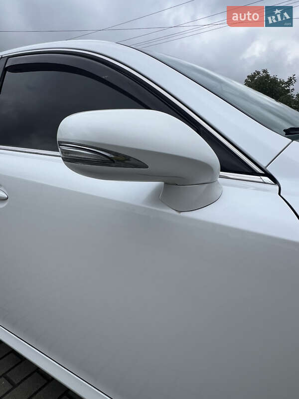 Седан Lexus IS 2012 в Дубно