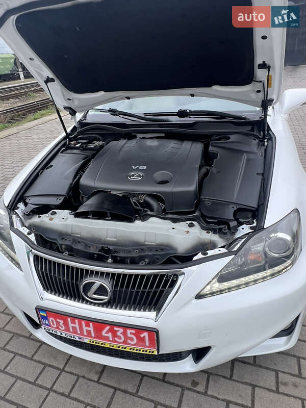 Седан Lexus IS 2012 в Дубно
