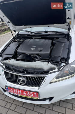 Седан Lexus IS 2012 в 