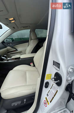 Седан Lexus IS 2012 в 