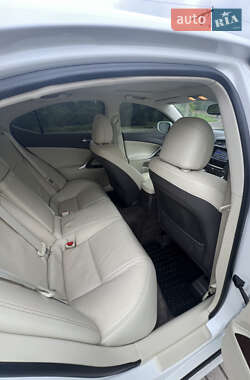 Седан Lexus IS 2012 в 