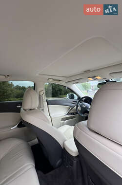 Седан Lexus IS 2012 в 