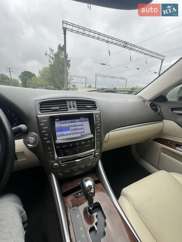 Седан Lexus IS 2012 в Дубно
