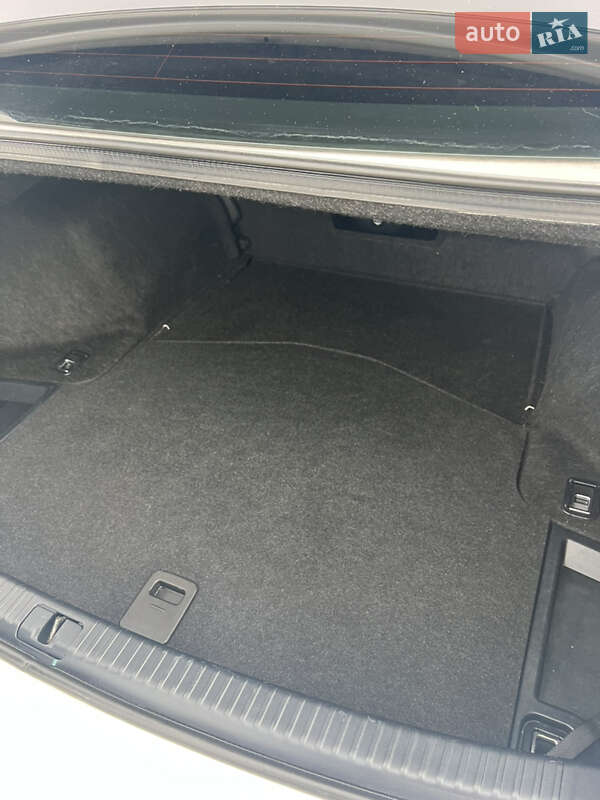 Седан Lexus IS 2012 в Дубно