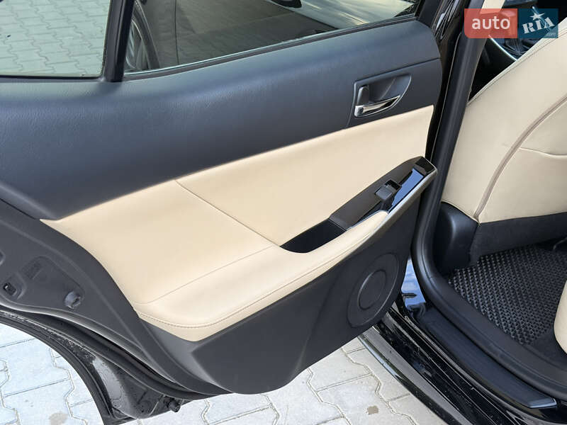 Седан Lexus IS 2014 в Тернополе