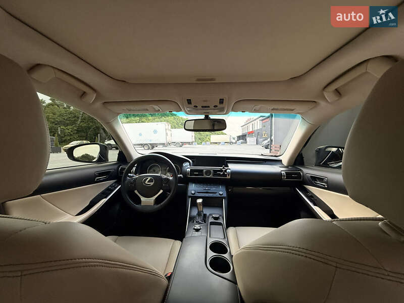 Седан Lexus IS 2014 в Тернополе