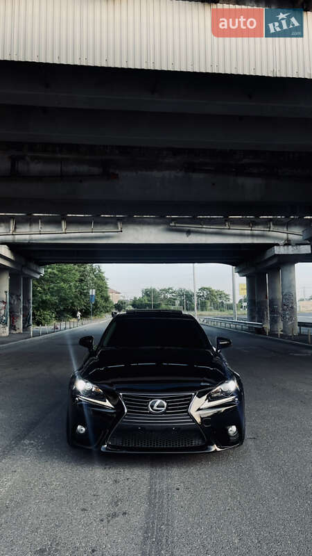 Седан Lexus IS 2013 в 
