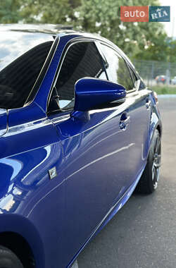 Седан Lexus IS 2014 в 