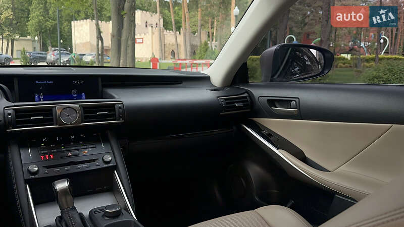 Седан Lexus IS 2017 в Харкові