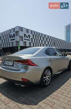 Седан Lexus IS 2017 в 