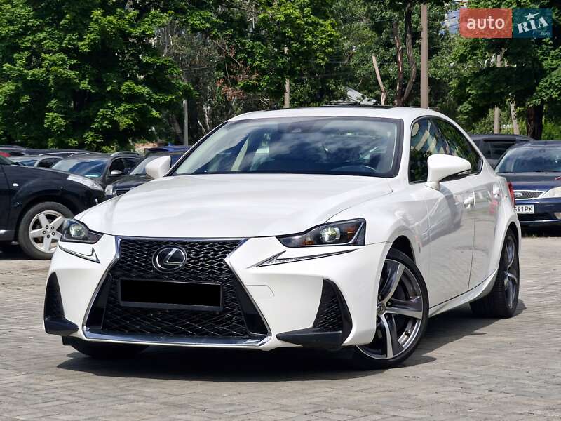 Седан Lexus IS 2017 в 