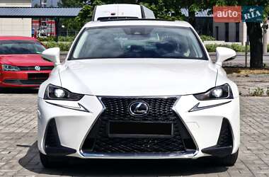 Седан Lexus IS 2017 в 