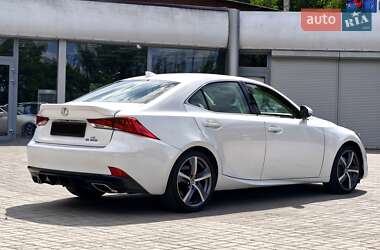 Седан Lexus IS 2017 в 