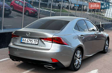 Седан Lexus IS 2017 в 