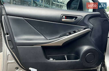 Седан Lexus IS 2017 в 
