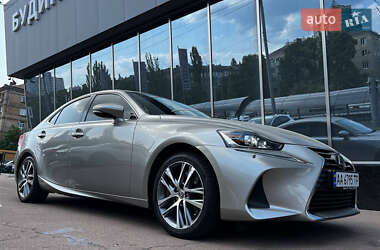 Седан Lexus IS 2017 в 