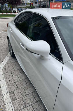 Седан Lexus IS 2013 в 