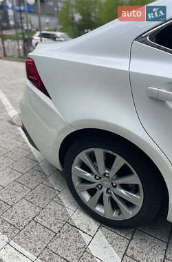 Седан Lexus IS 2013 в 