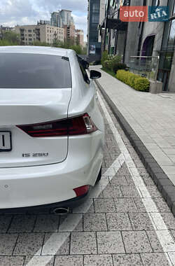 Седан Lexus IS 2013 в 