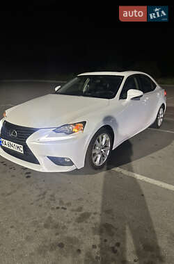 Седан Lexus IS 2015 в 