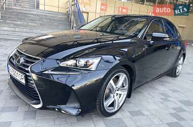 Седан Lexus IS 2017 в 