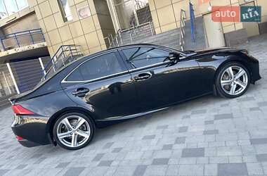 Седан Lexus IS 2017 в 