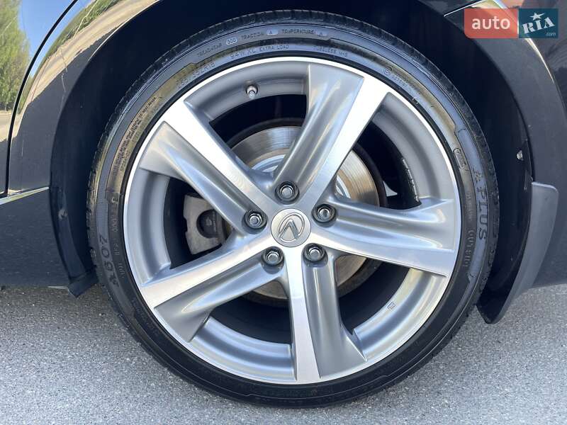 Седан Lexus IS 2017 в Києві