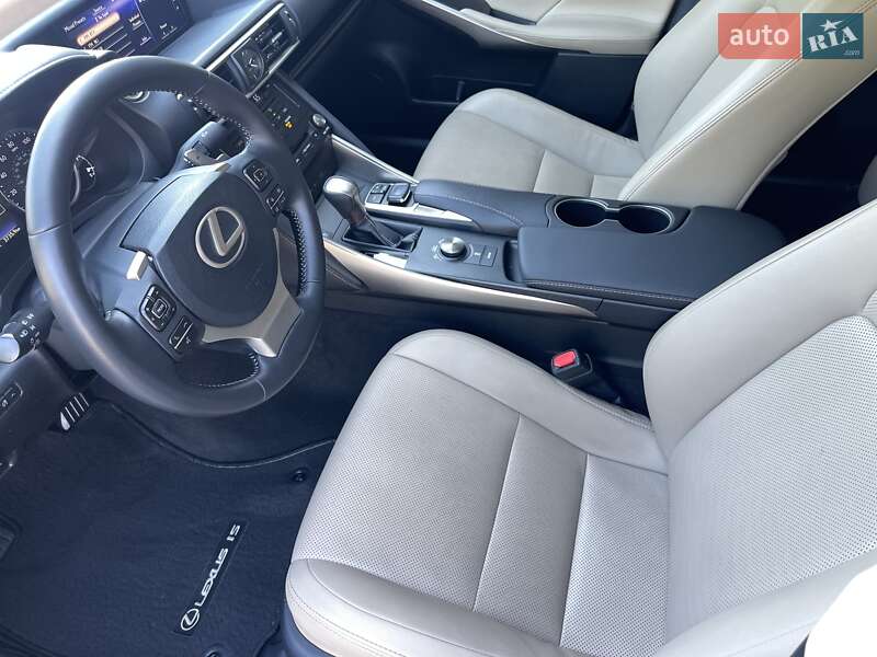 Седан Lexus IS 2017 в Києві