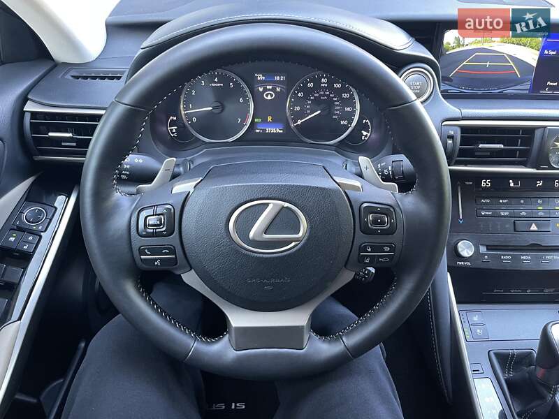 Седан Lexus IS 2017 в Києві