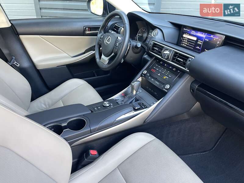 Седан Lexus IS 2017 в Києві