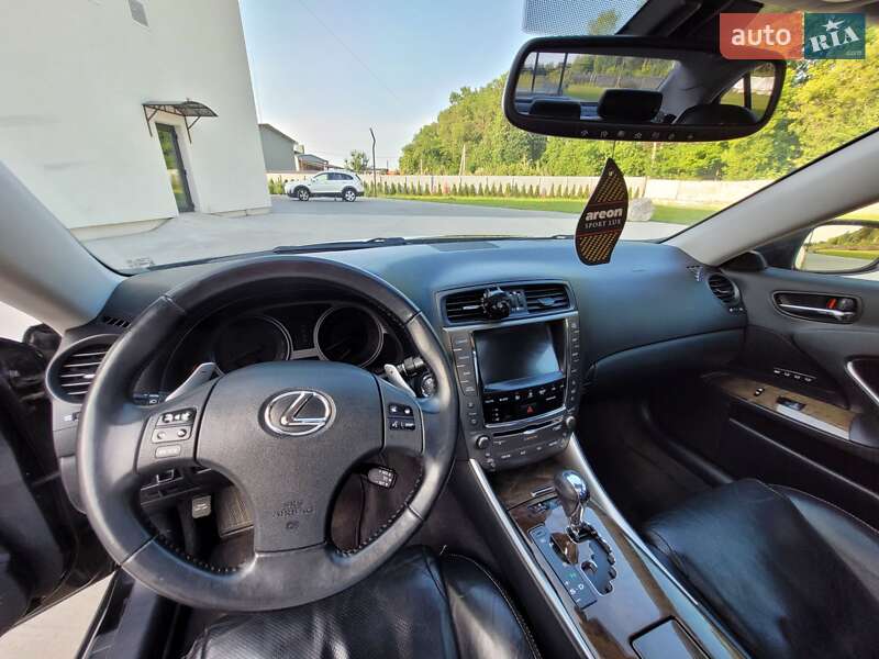 Седан Lexus IS 2010 в Луцке