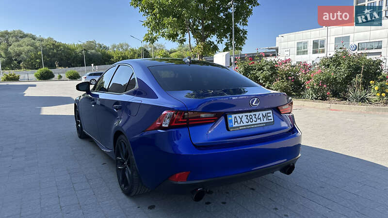 Седан Lexus IS 2016 в Ивано-Франковске