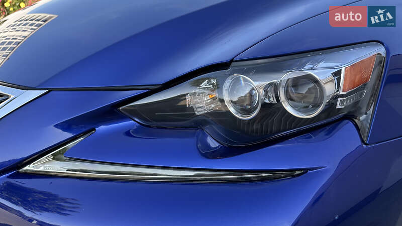 Седан Lexus IS 2016 в Ивано-Франковске