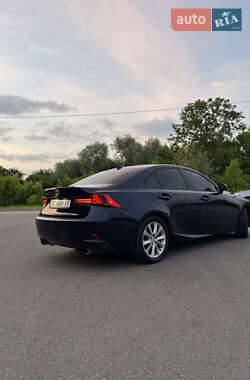 Седан Lexus IS 2015 в 
