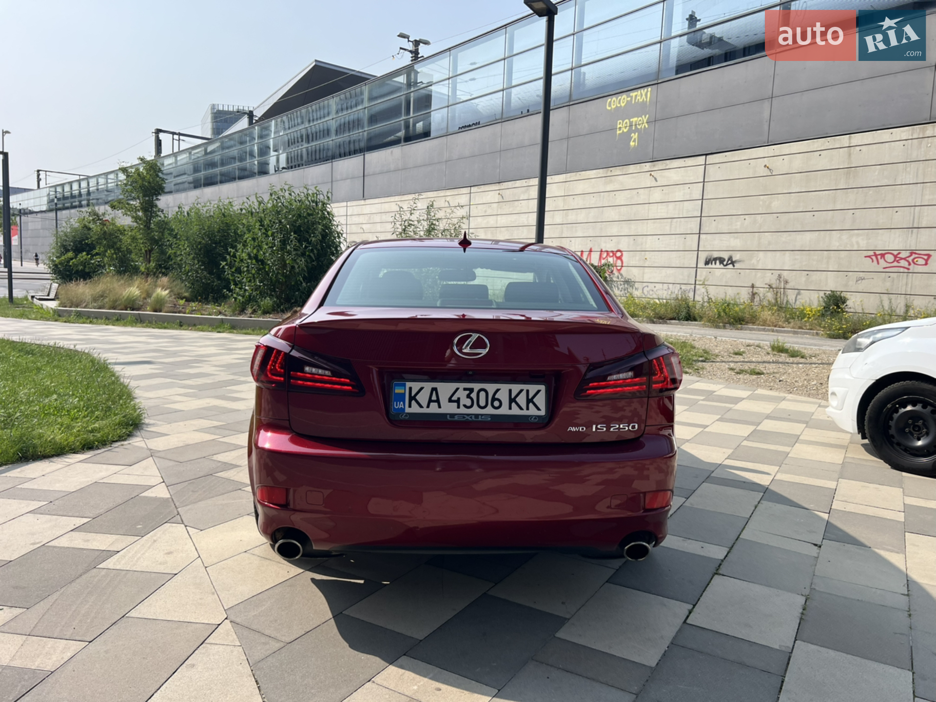 2012 Lexus IS - мініатюра 3
